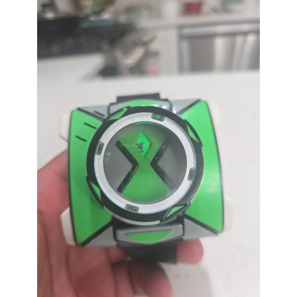 Ben 10 Season 3 Omnitrix Roleplay Talking Sounds and Lights Watch